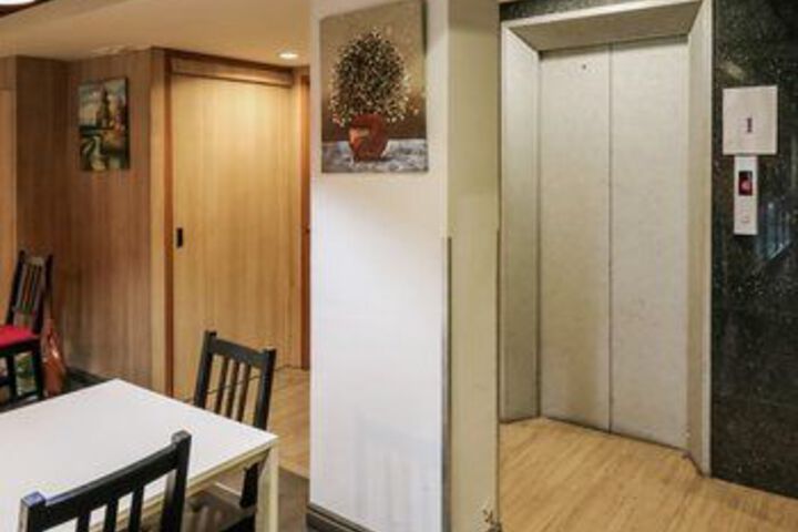 Room 38 of 100