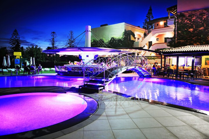 Hotel with Pool