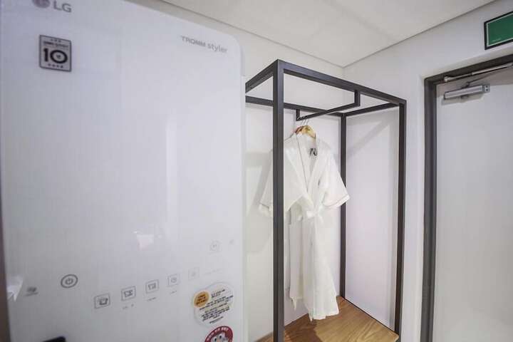 Room 51 of 83