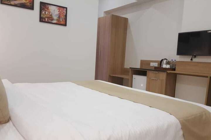 Room 5 of 27