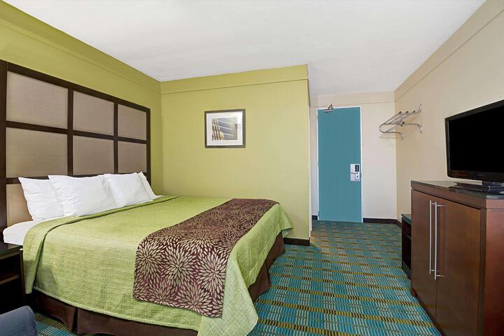 1 King Bed (2 of 3)