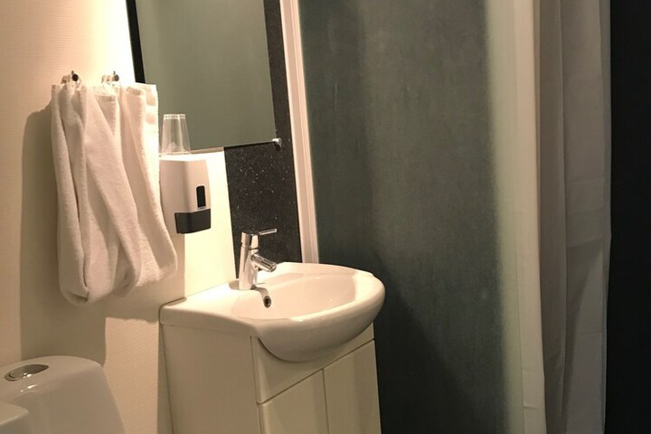 Room 14 of 30