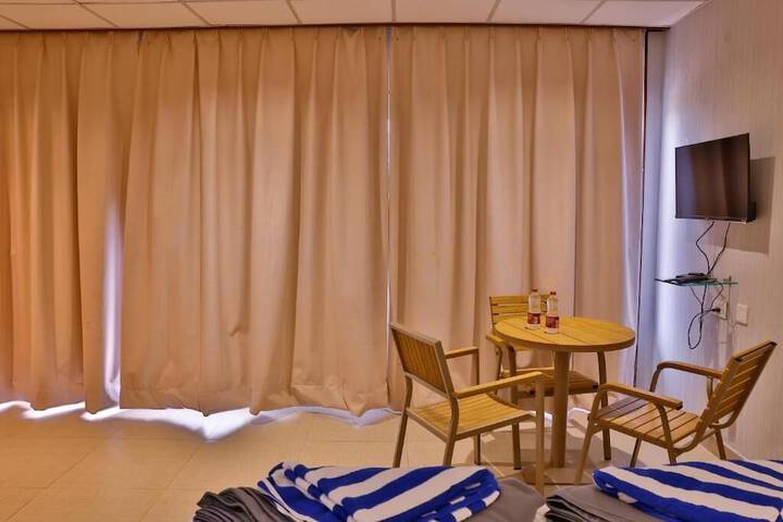 Room 18 of 39