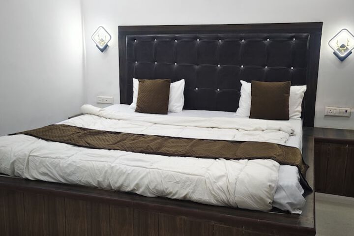 Room 8 of 24