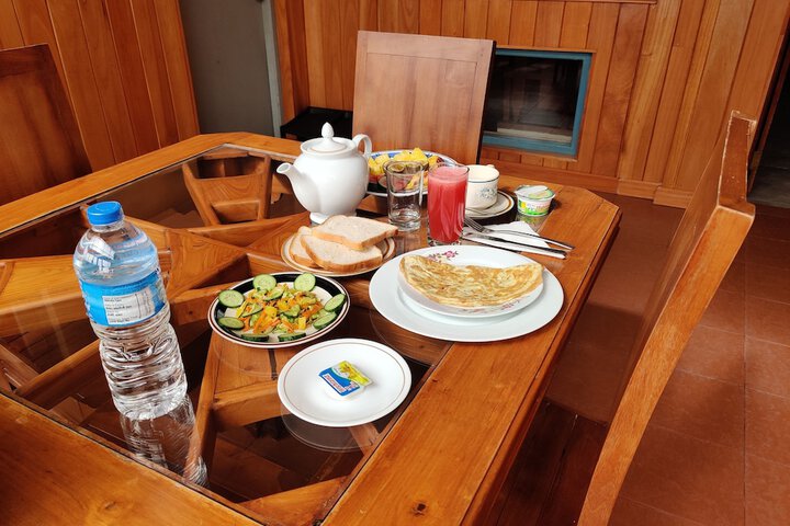 Dining 12 of 25