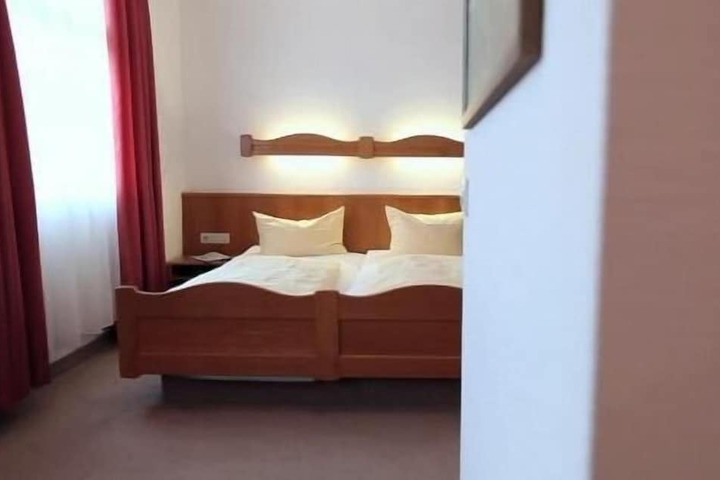Room 6 of 62