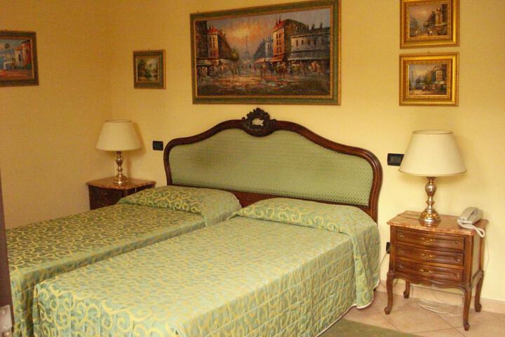 Room 7 of 33