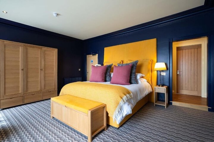 Room 18 of 36