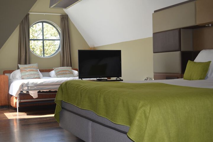 Room 11 of 27