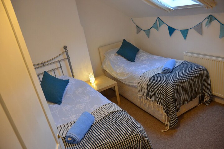 Room 4 of 18