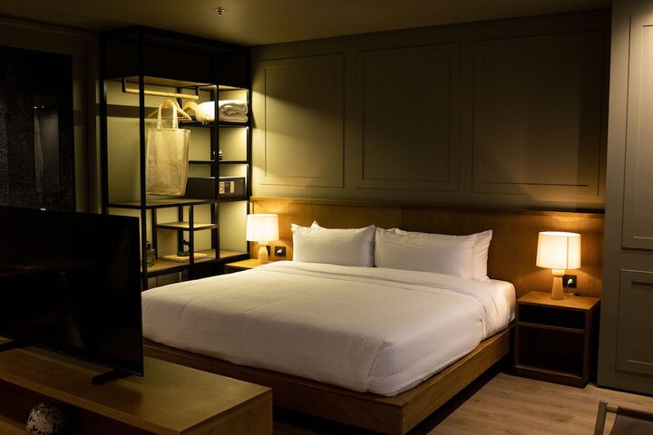 Room 8 of 43