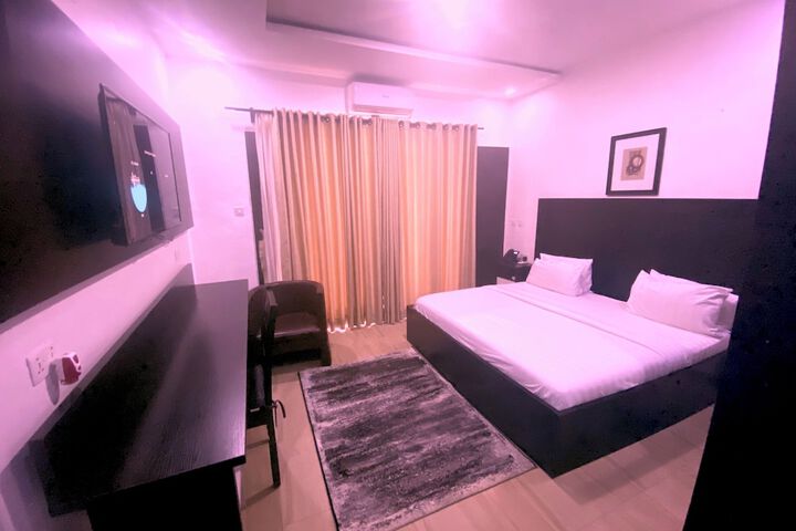 Room 43 of 66