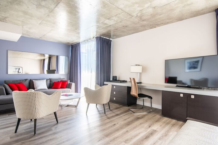 Room 15 of 34