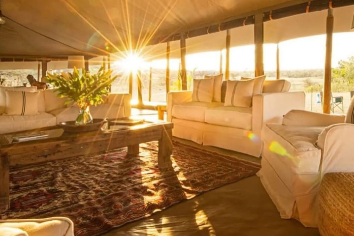 Lounge 8 of 9