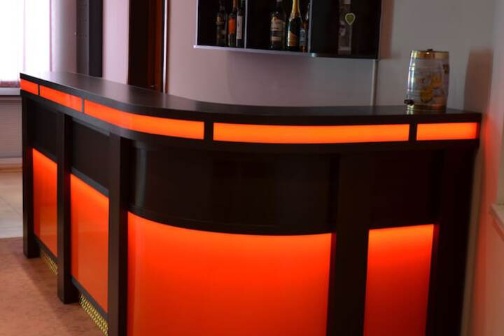Lounge 32 of 41