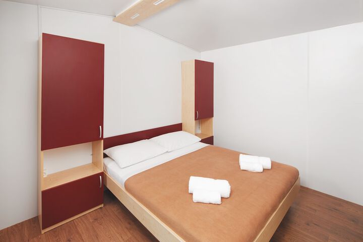Room 4 of 82