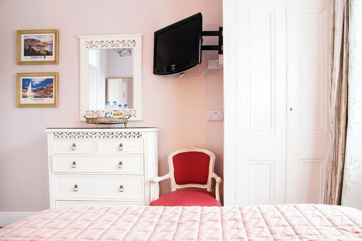 Room 12 of 77