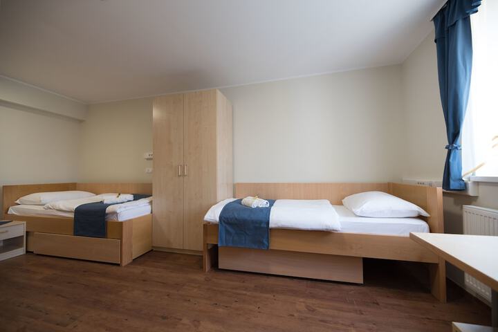 Room 28 of 69