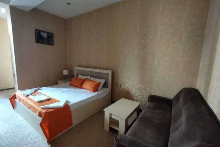 Room 16 of 18