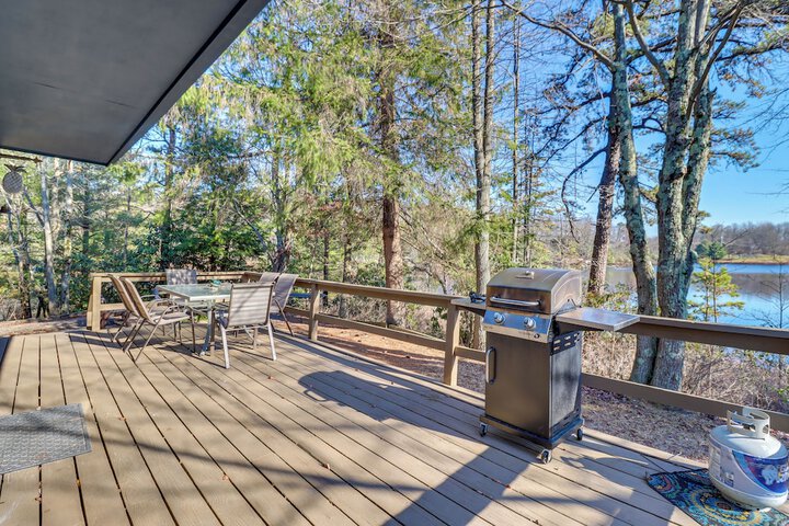 Near Skiing: Lakefront Gem w / Kayaks in Long Pond