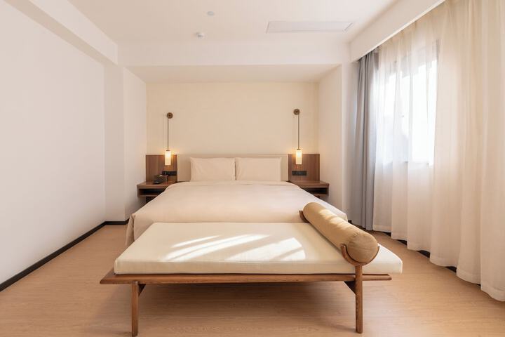 Room 17 of 32