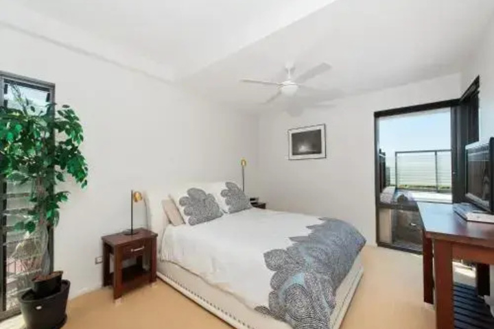Room 11 of 12