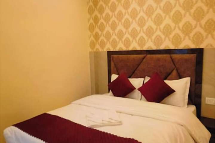 Room 13 of 20