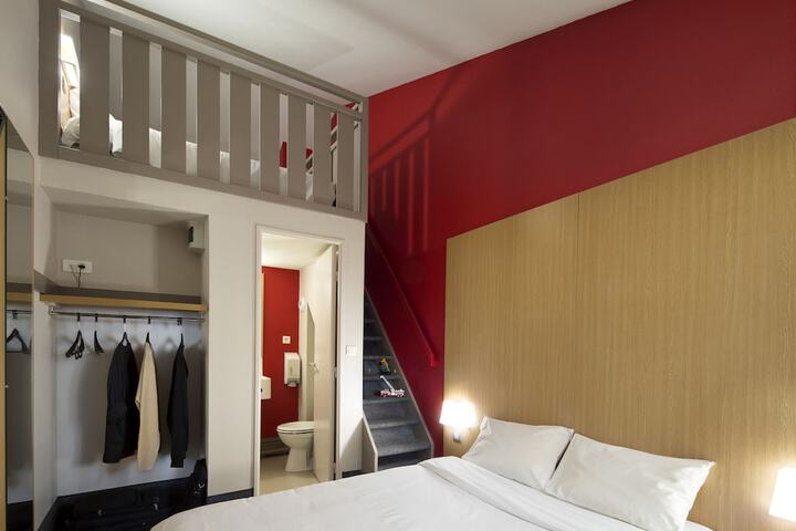 Room 9 of 43
