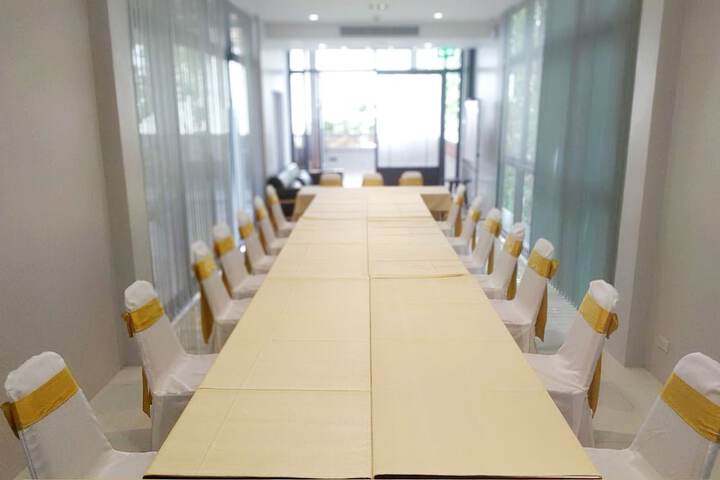 Business Center 87 of 91