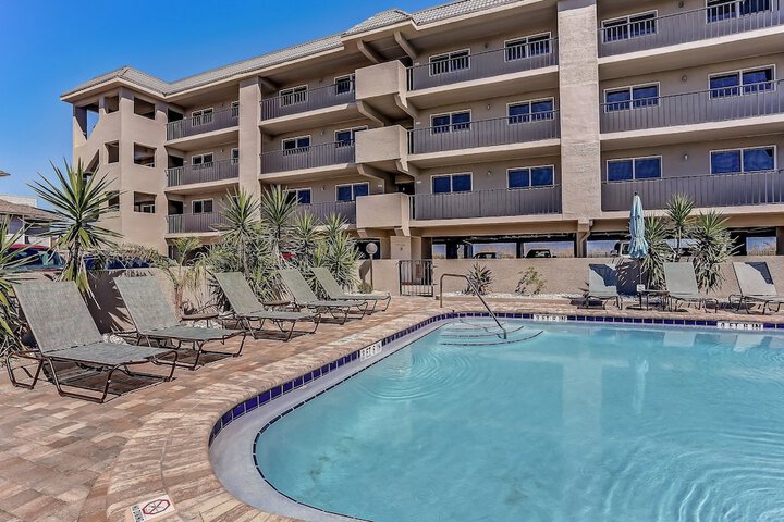 Pool 19 of 44