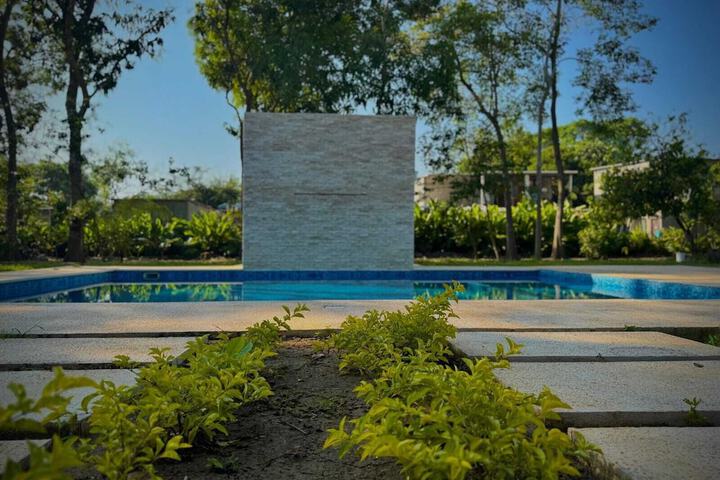 Pool 14 of 17