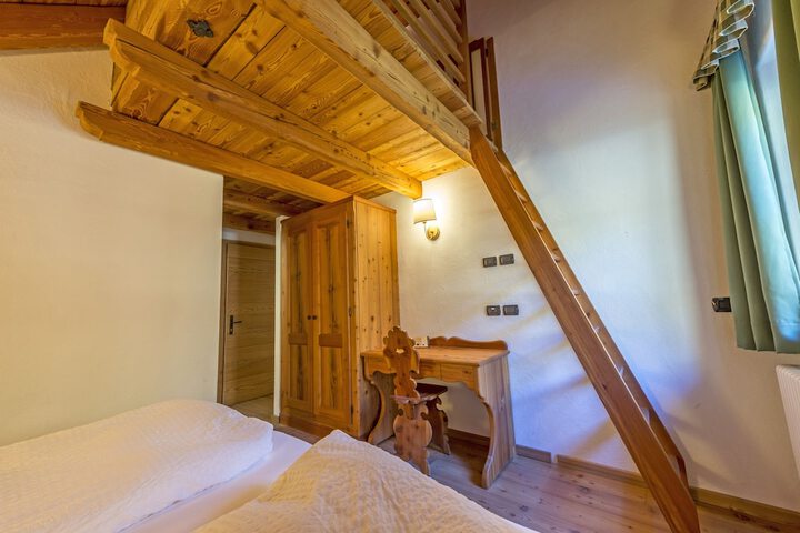 Room 2 of 39