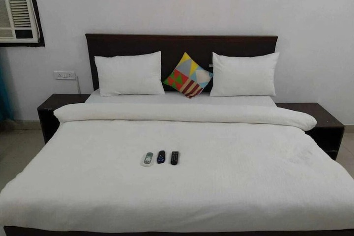 Room 3 of 16