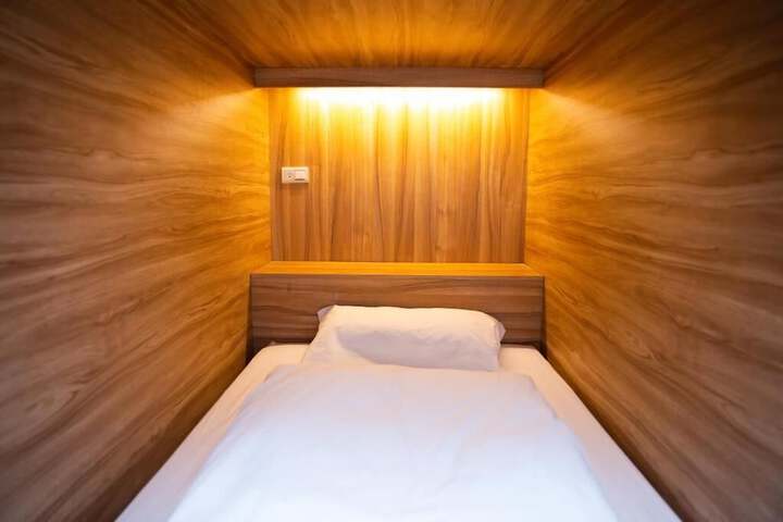 Room 7 of 76