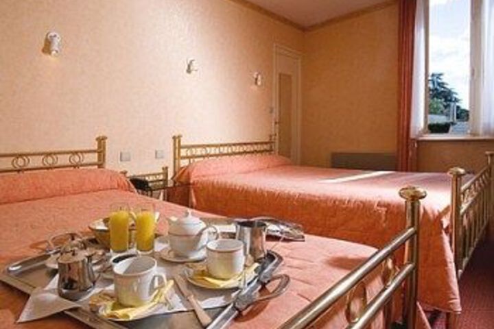 Room 8 of 16