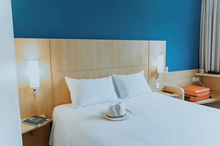 Room 28 of 110