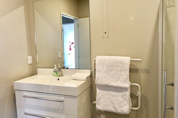 Room 21 of 28