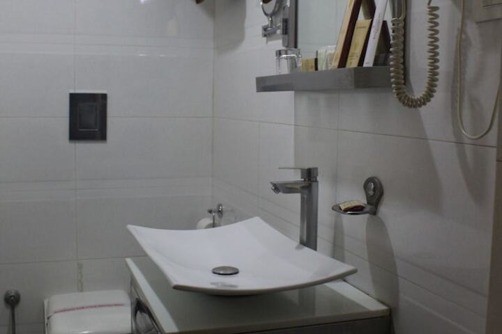 Room 20 of 37