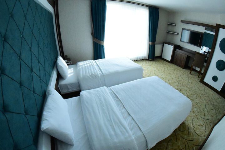 Room 6 of 17