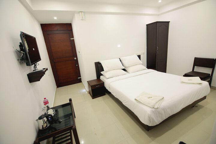 Room 4 of 25