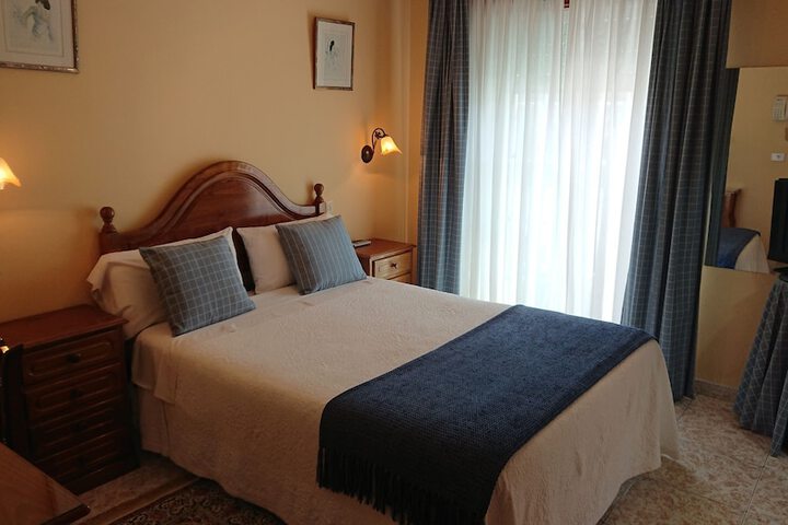 Room 3 of 33