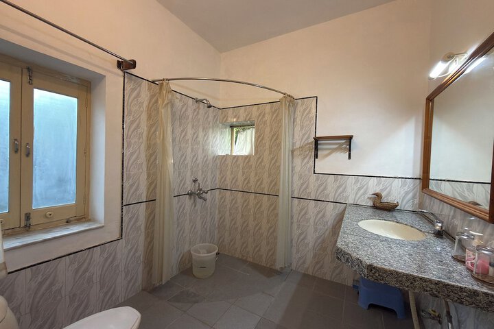 Room 27 of 40