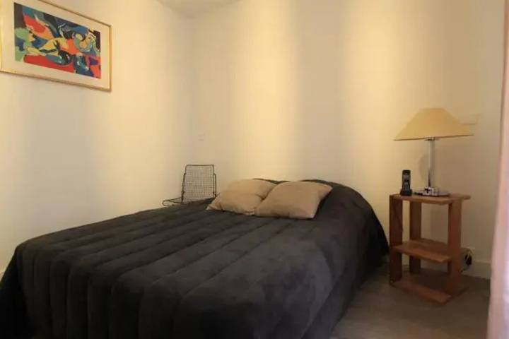 Room 4 of 9