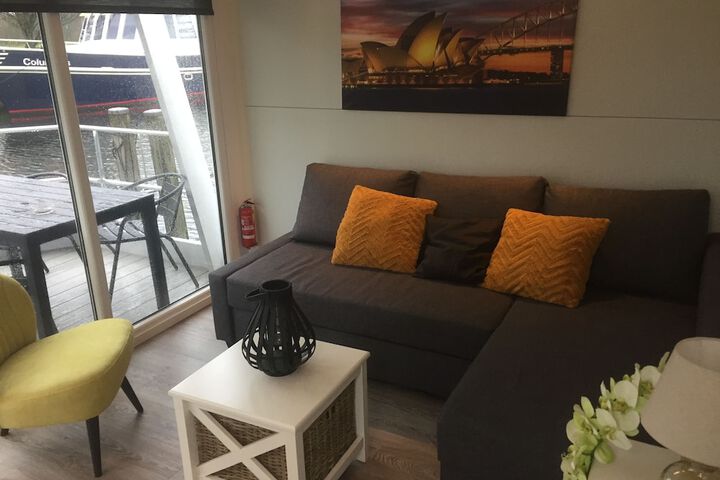 Room 10 of 50