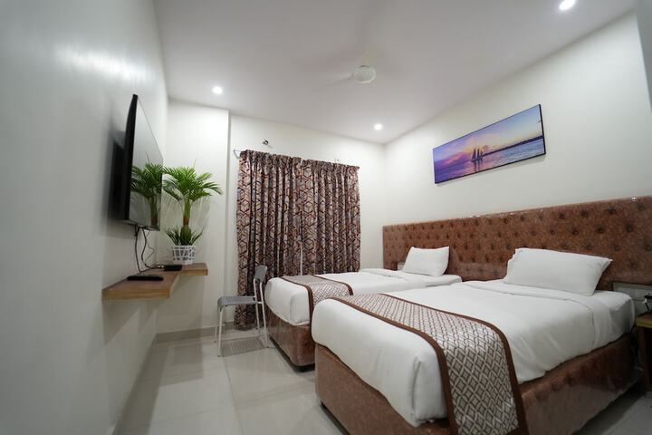 Room 6 of 11