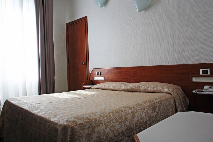 Room 8 of 30