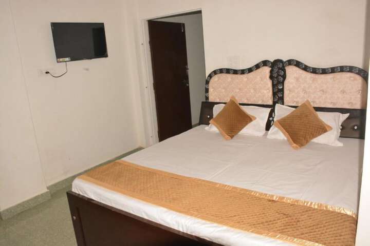 Room 3 of 10