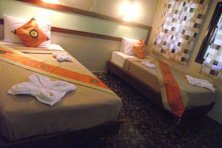 Room 8 of 137