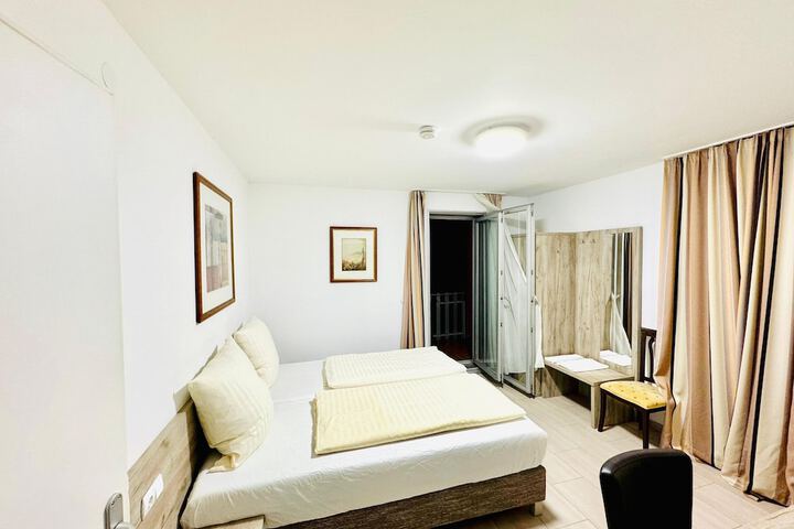 Room 3 of 34