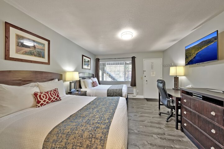 2 Queen Beds Jetted Tub (10 of 14)